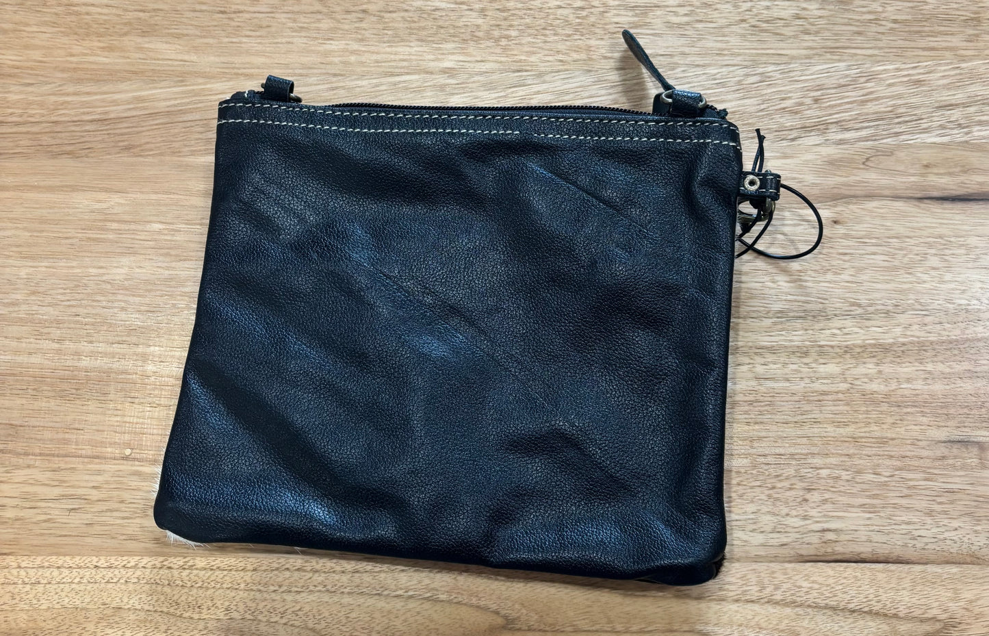 70071F Detroit Gold & Black Hide Clutch