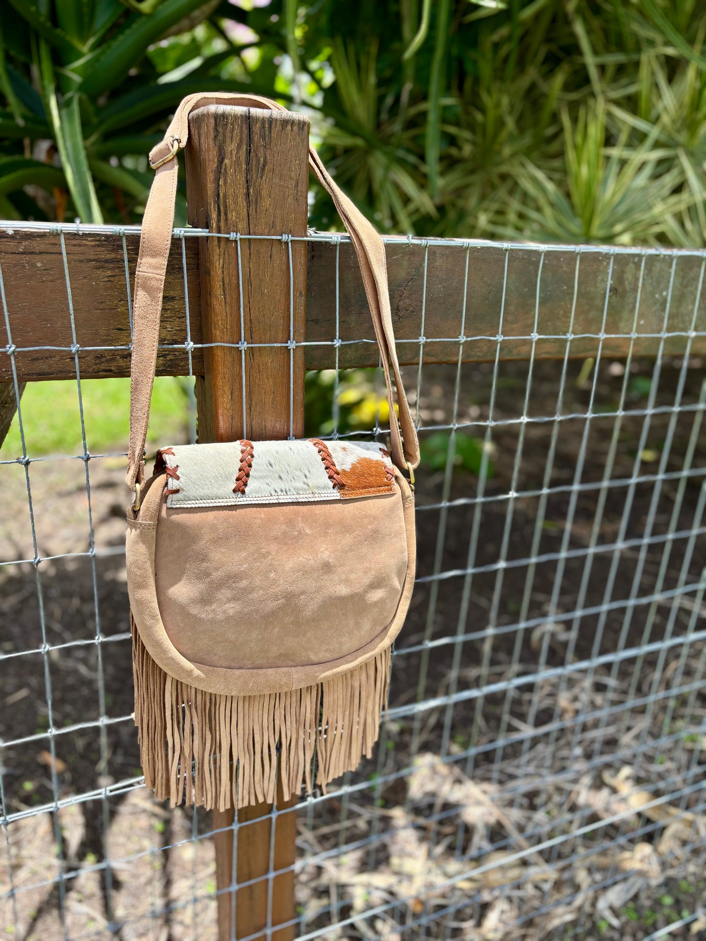 AE2249 Hide & Tassel Turquoise Stone Carved Leather Crossbody Tan