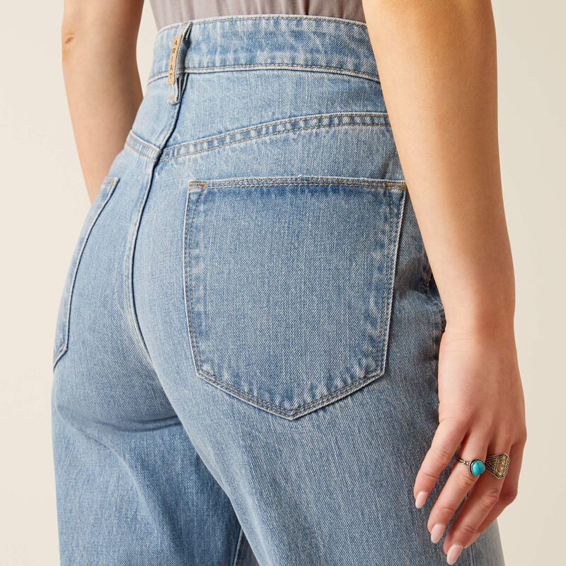 10053534 Ariat Women's Ultra High Rise Tomboy Straight Leg Jeans