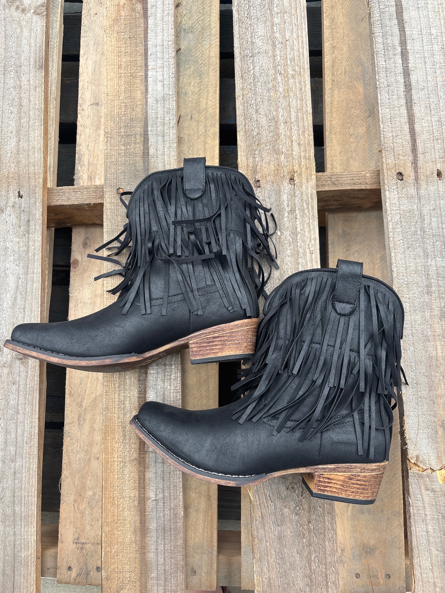 09-021-1567-3039 Roper Wmns Riley Fringe Black