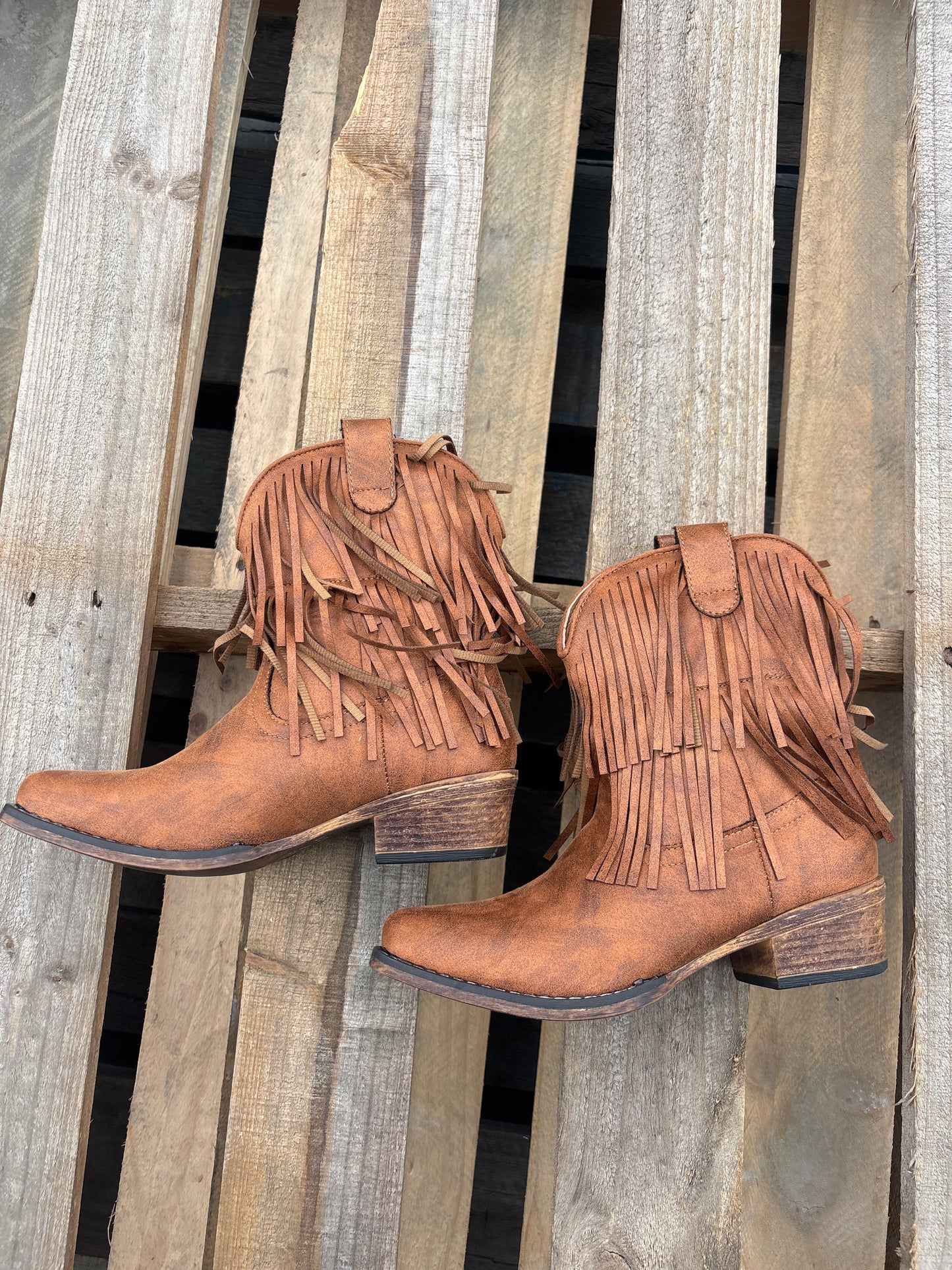 09-021-1567-3040 Roper Wmns Riley Fringe Tan