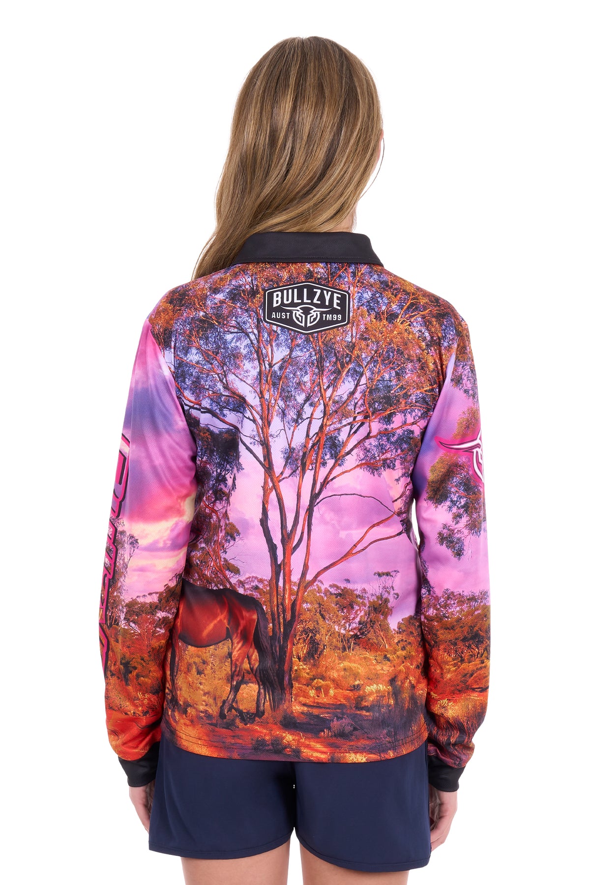 B6S2502598 Bullzye Women’s Grazing Horse Long Sleeve Tee