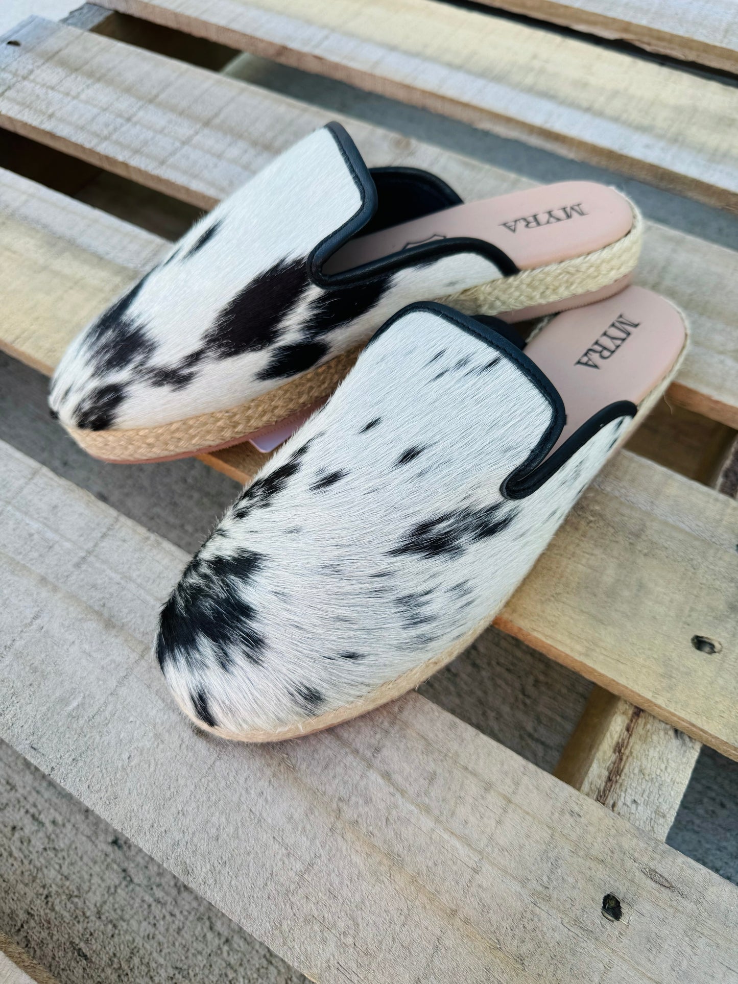 S-4102 Ease Hair on leather Slip on Black and White