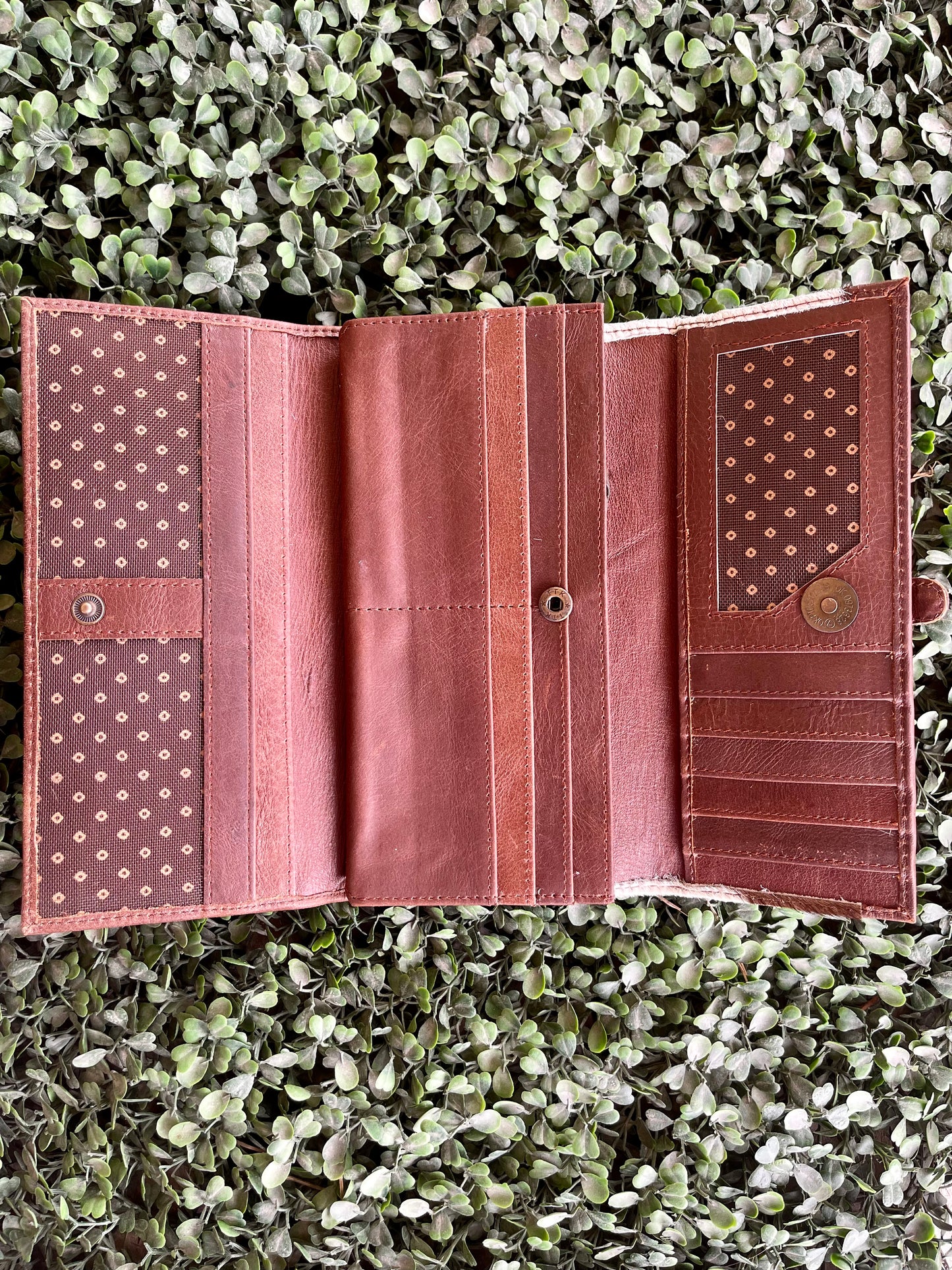 AE35874 Snowy Hide Purse