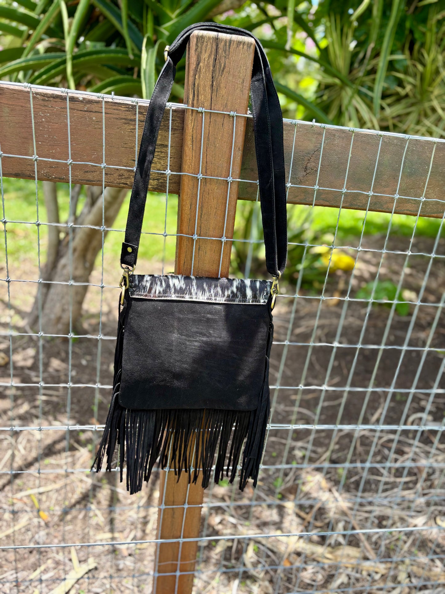 AE2240 Hide & Tassel Turquoise Stone Carved Leather Crossbody