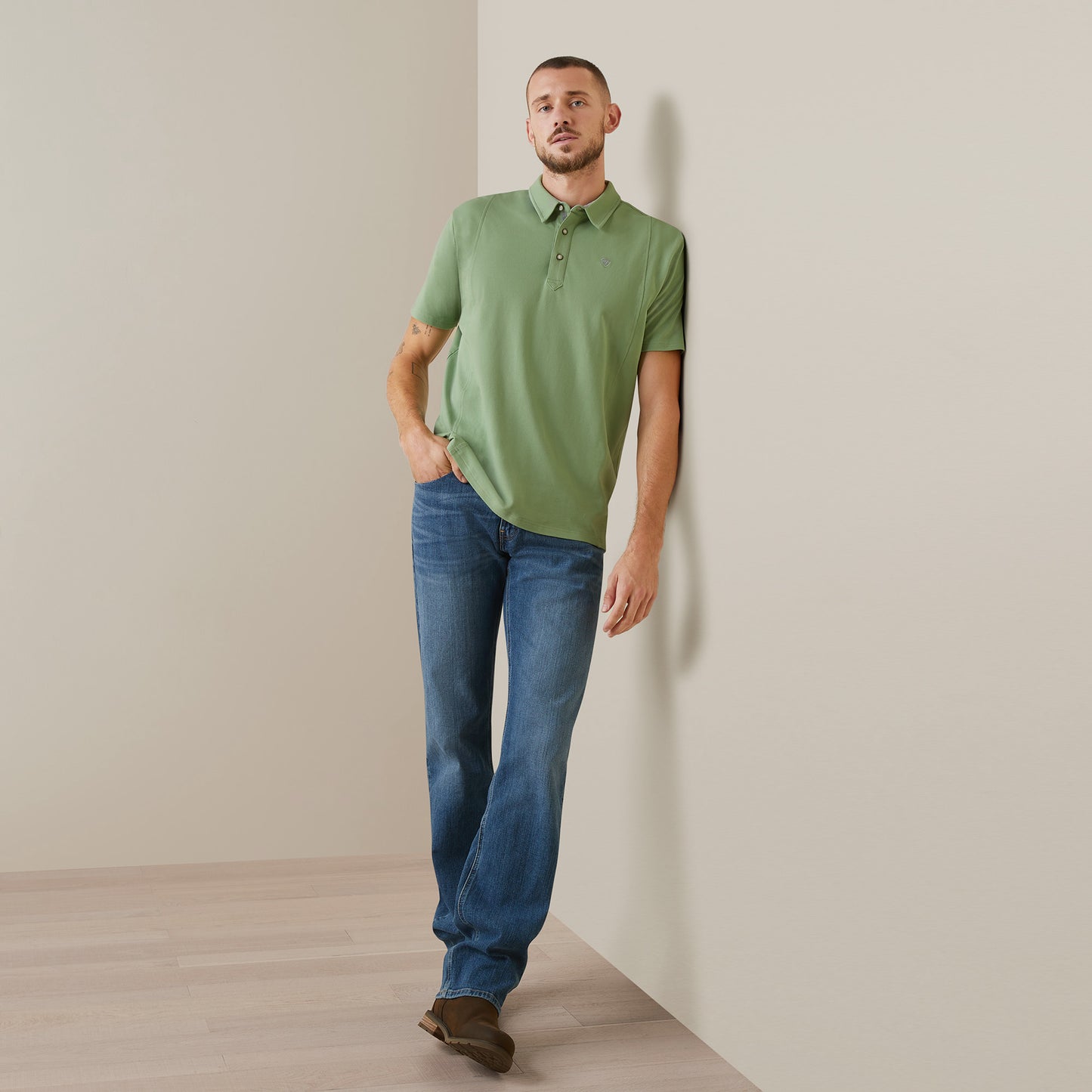 10043371 Ariat Mns Medal Polo Basil