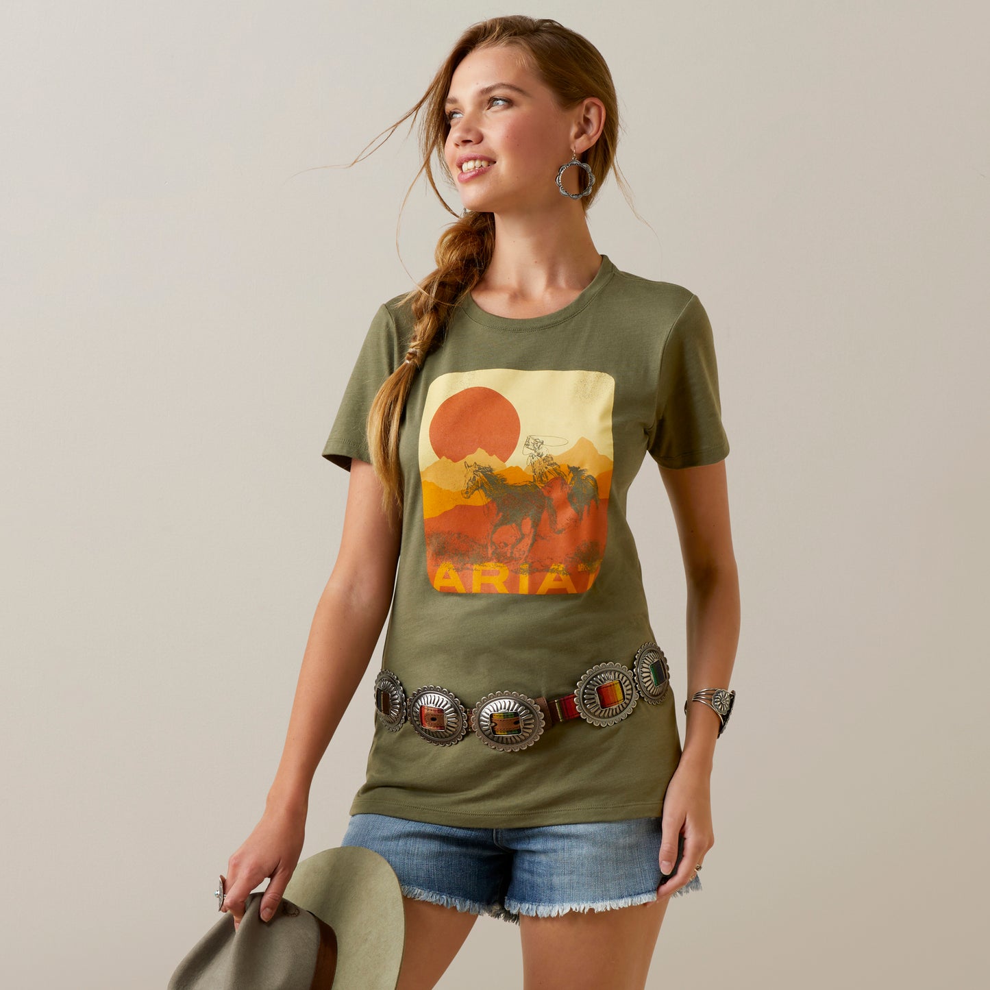 10045466 Ariat Wms Mustang Fever SS Tee Military Heather