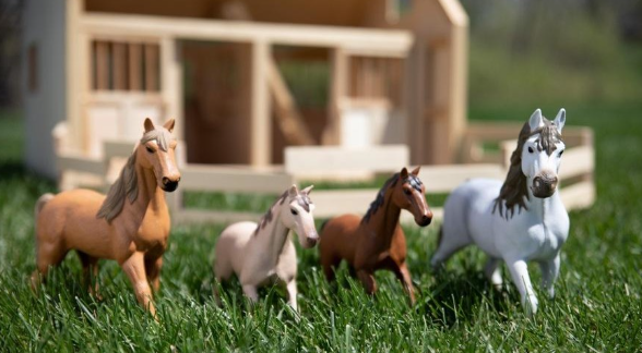 E2022AA Country Side Horse Set