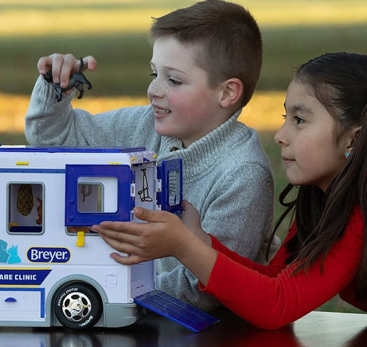 TBC10064 Breyer Mobile Rescue & Care Clinic