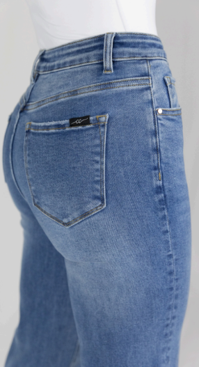 CC859 CC Western Signature Nick High Rise Jean 36' Leg