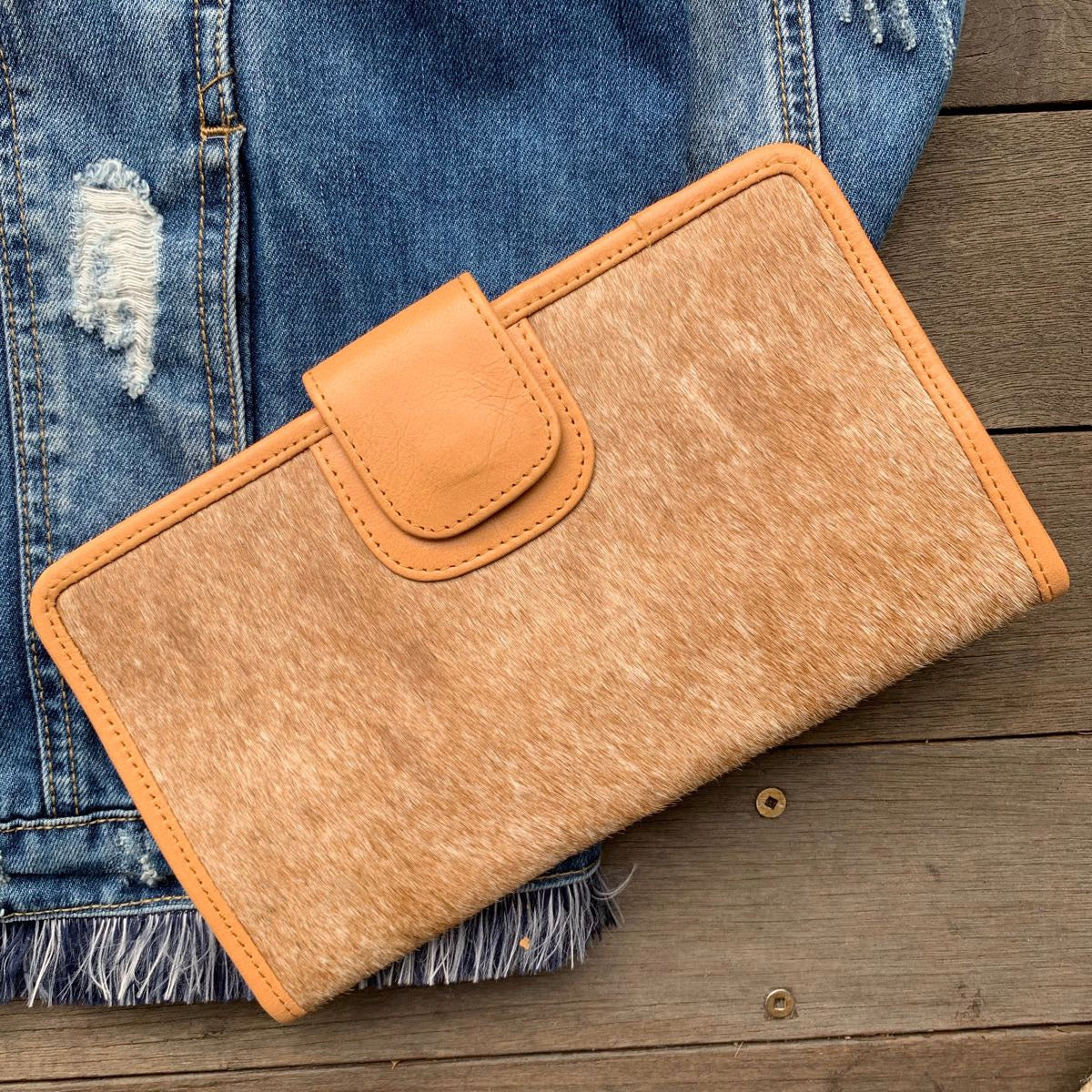 17424 Hide Large Travel Wallet- Natural