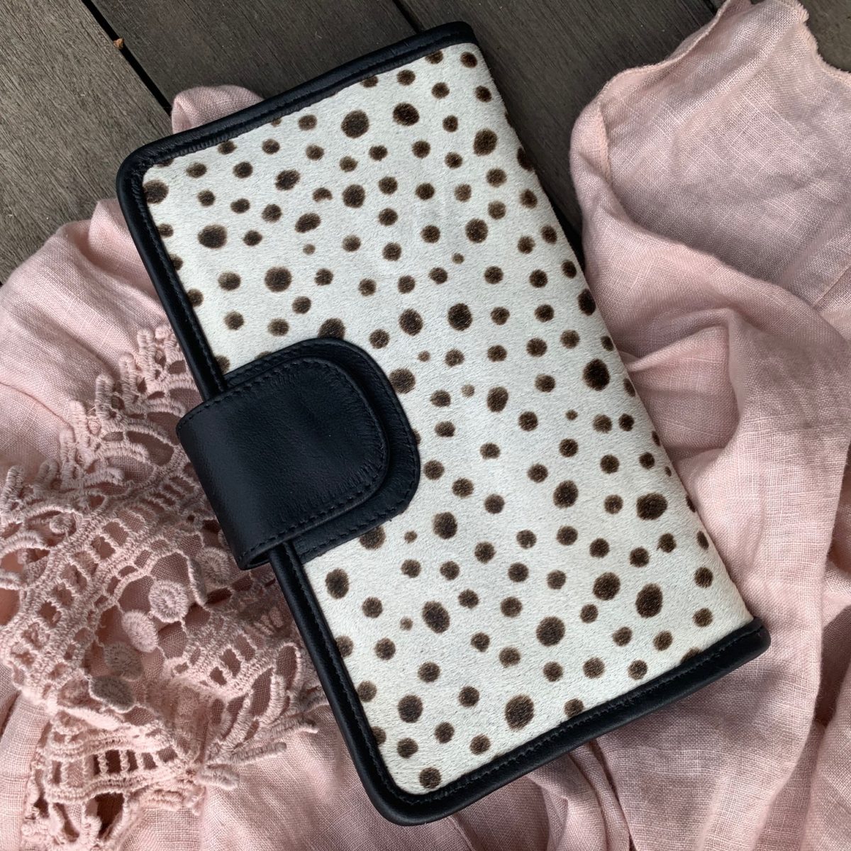 13381 Hide Large Travel Wallet- White Cheetah