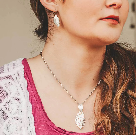 ER5202 Montana Mountain Calling Feather Earrings