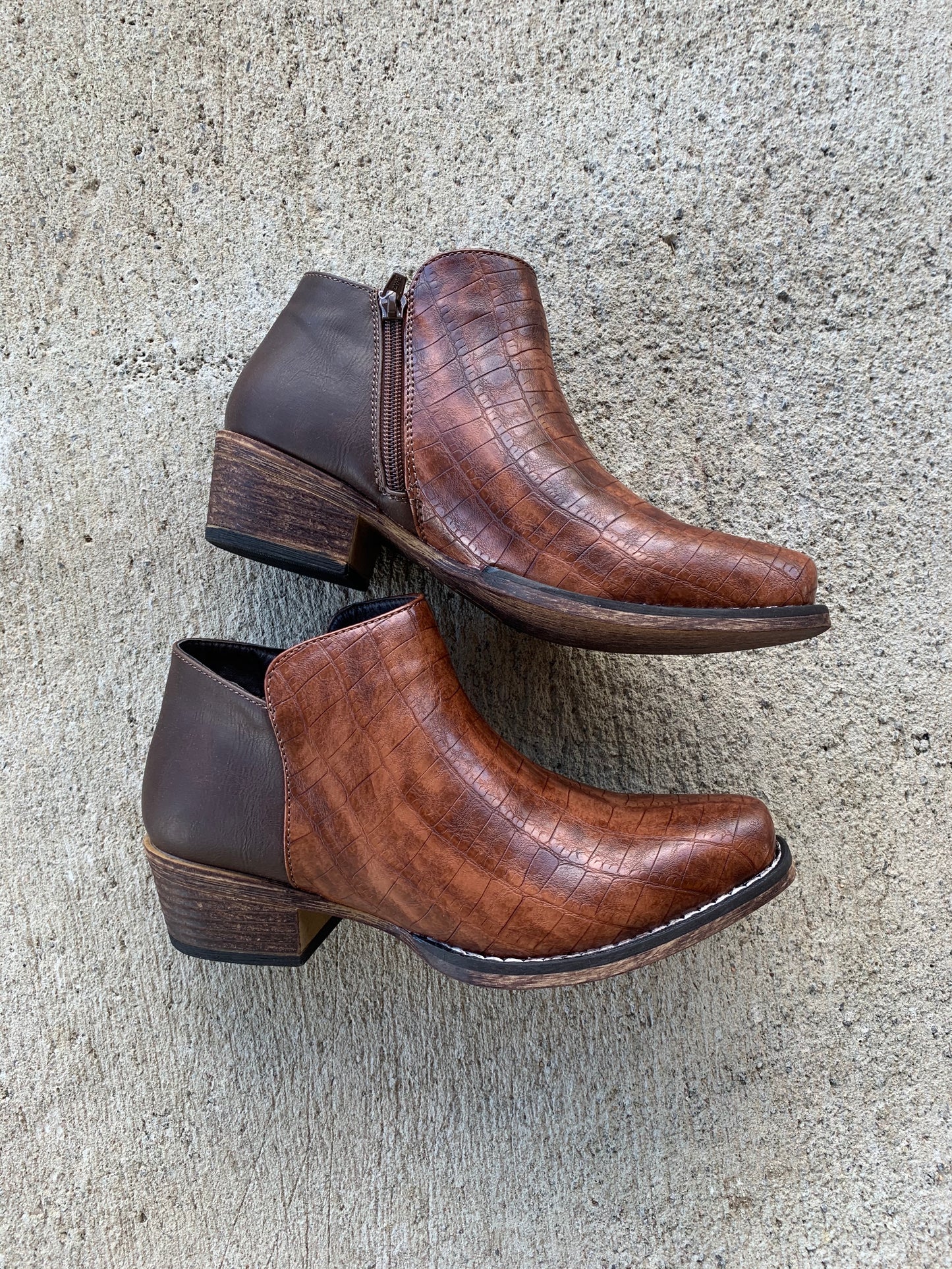 09-021-1567-1281 Roper Women's Sofia Caiman- Tan