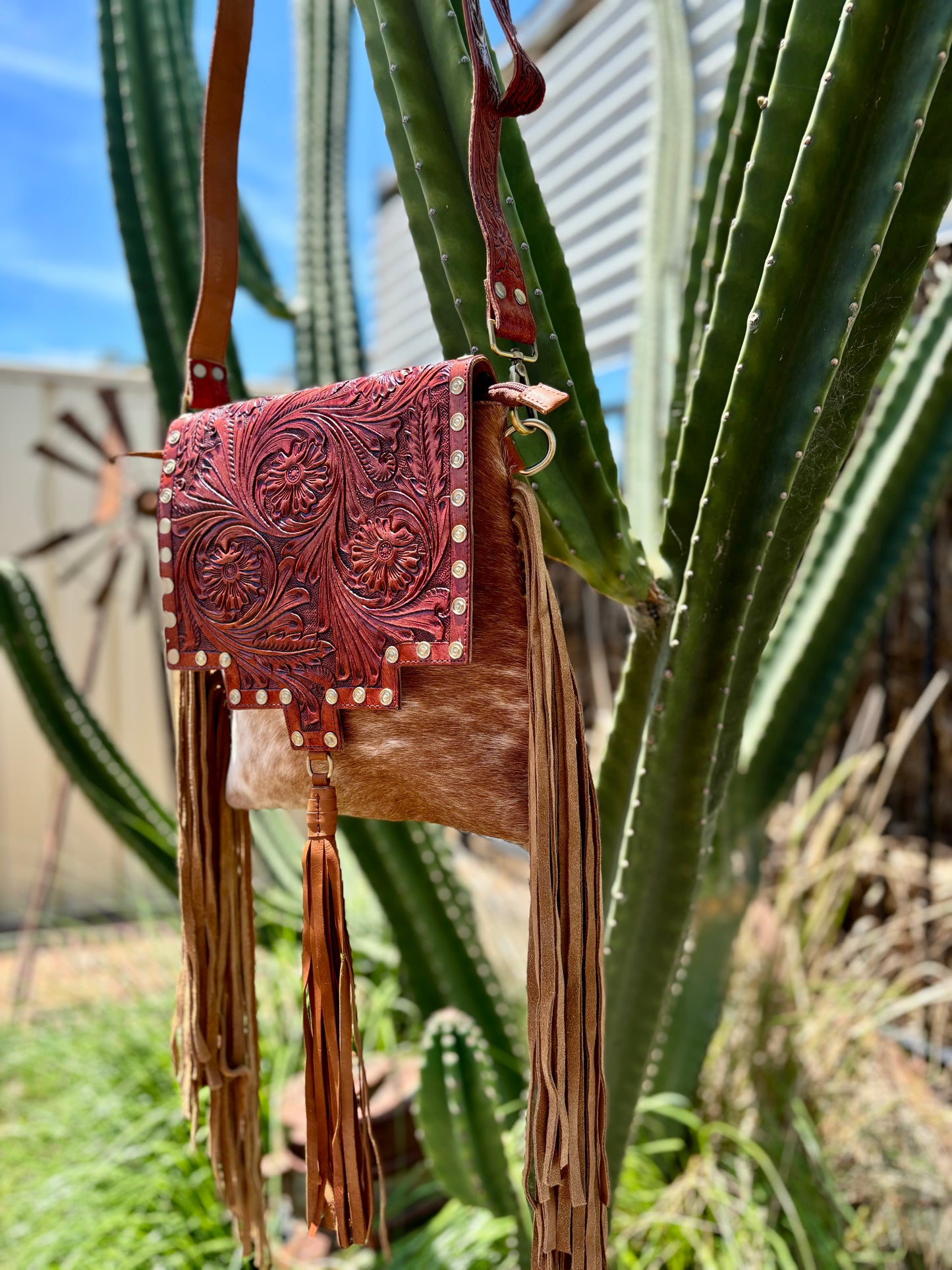 35318 Iger Tassel Hide Crossbody