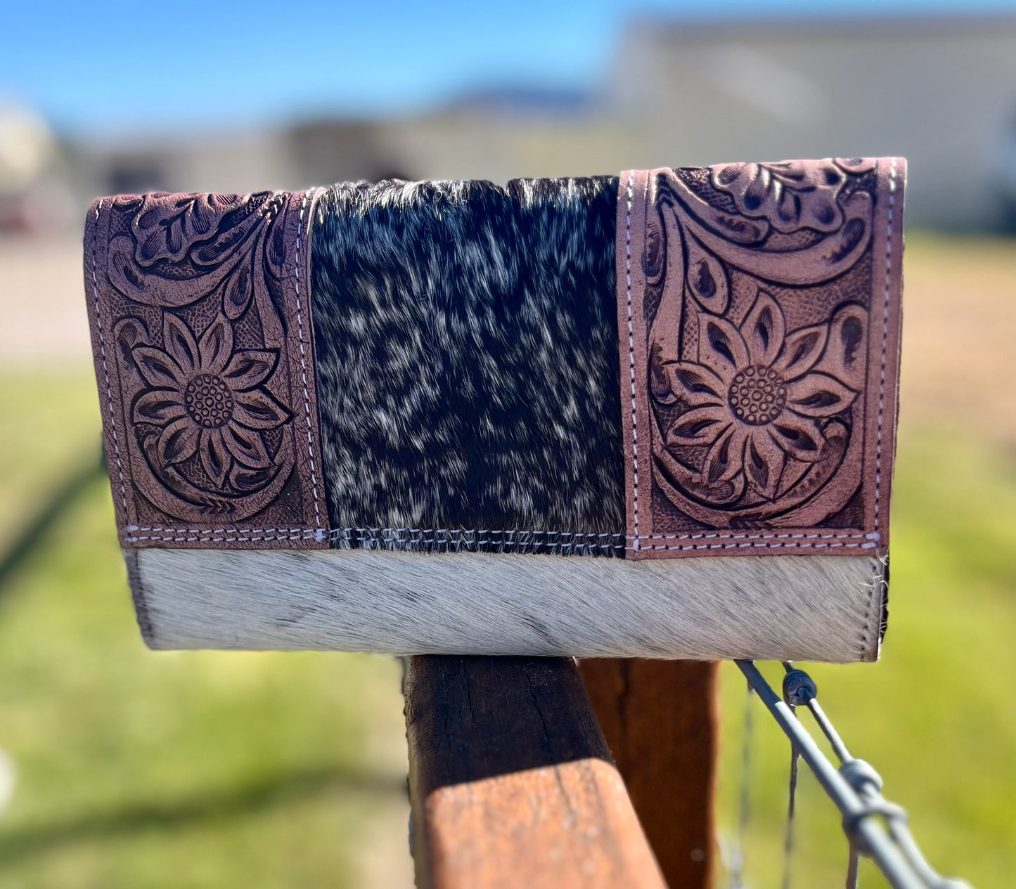 AE3046 Maya Hide & Tooled Purse