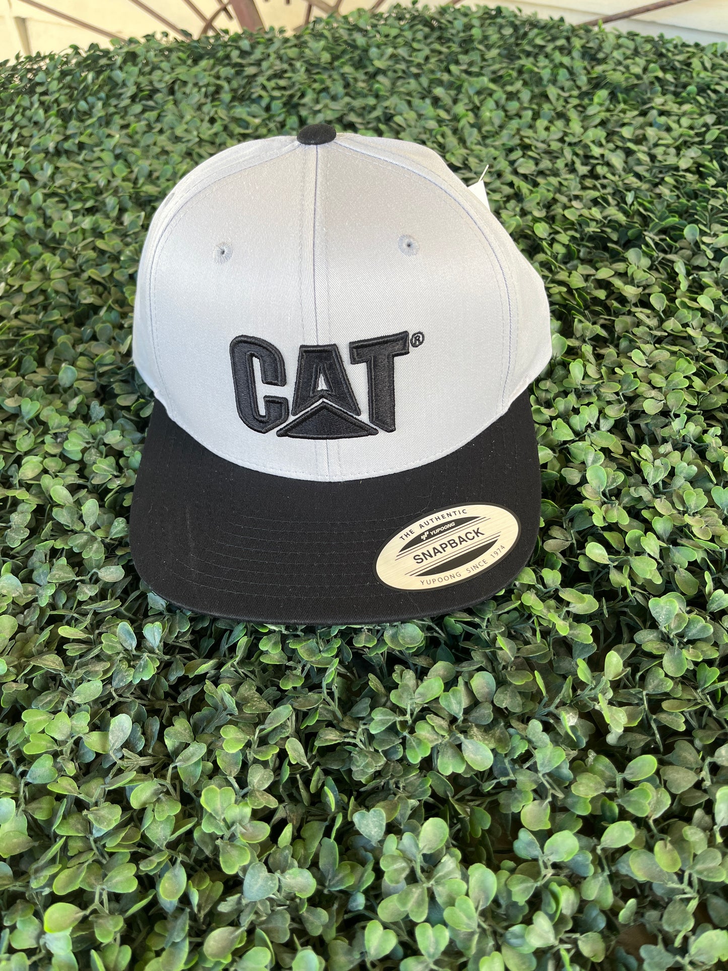 1120223.10305 CAT Raised Logo Cap Monument