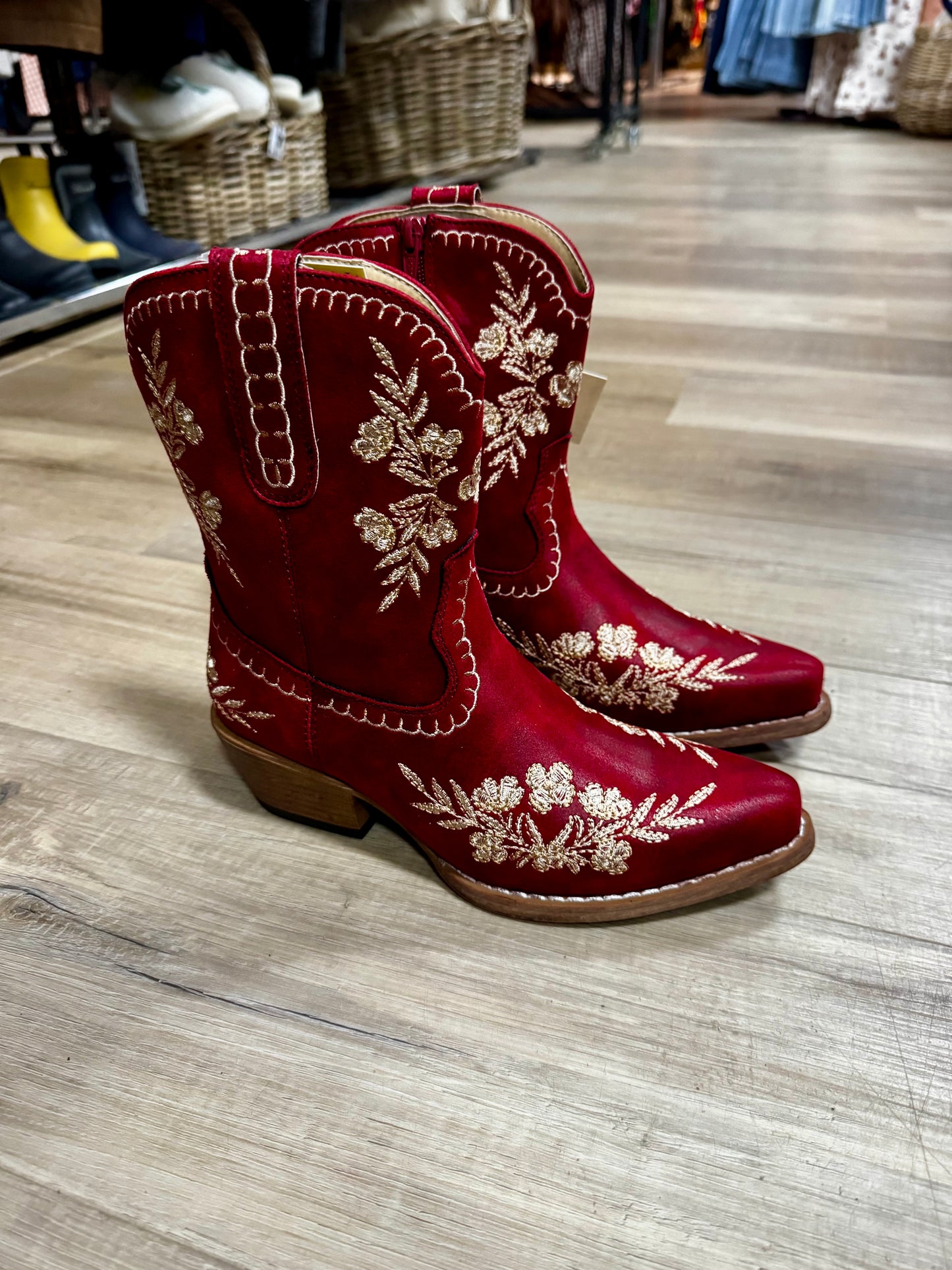 09-021-1557-3836 Roper Women's Wynona Red