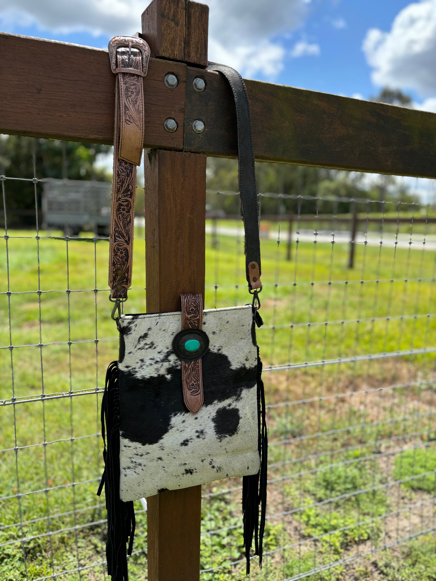 AE2151 Hide & Turquoise Stone Crossbody Crossbody