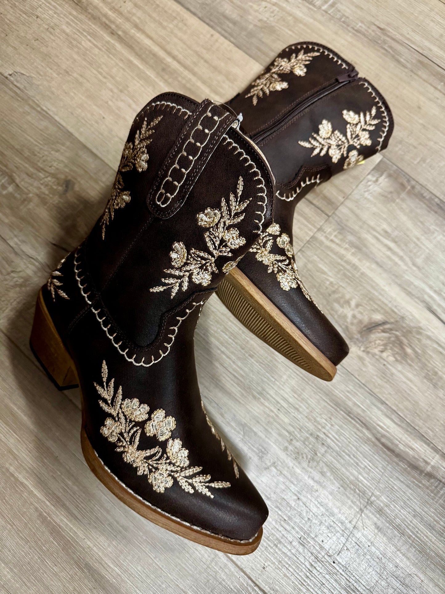 09-021-1557-3834 Roper Women's Wynona Chocolate