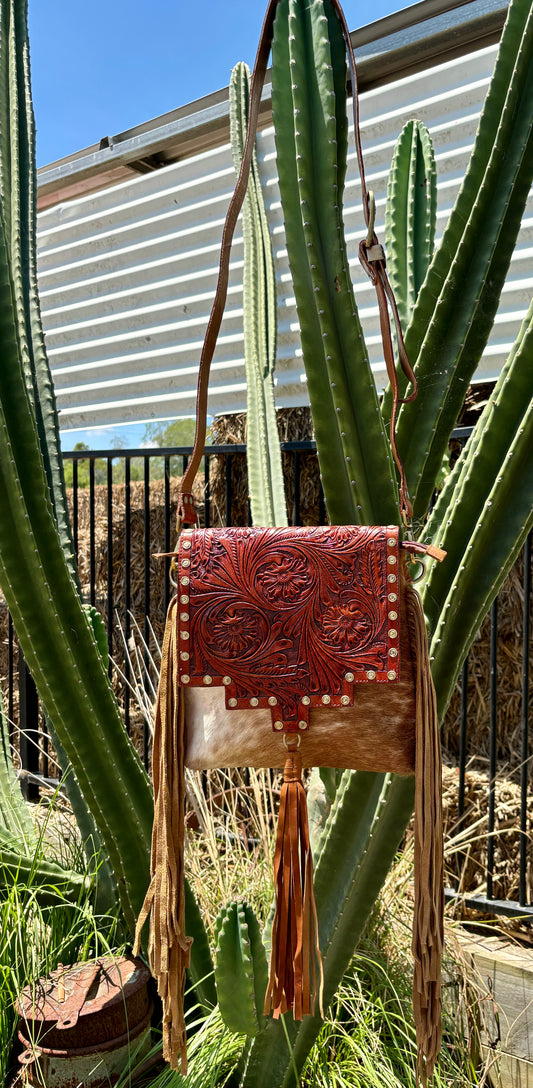 35318 Iger Tassel Hide Crossbody