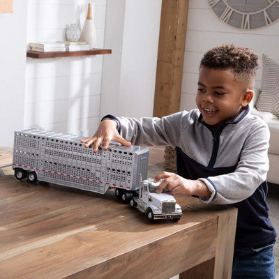 LP79392 Freightliner Semi with Cattle trailer