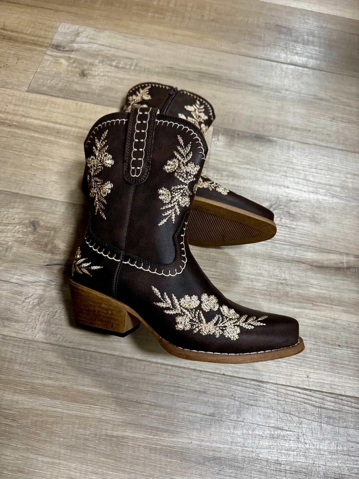 09-021-1557-3834 Roper Women's Wynona Chocolate