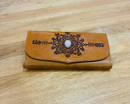 28663 USA Mystique Clutch Tan