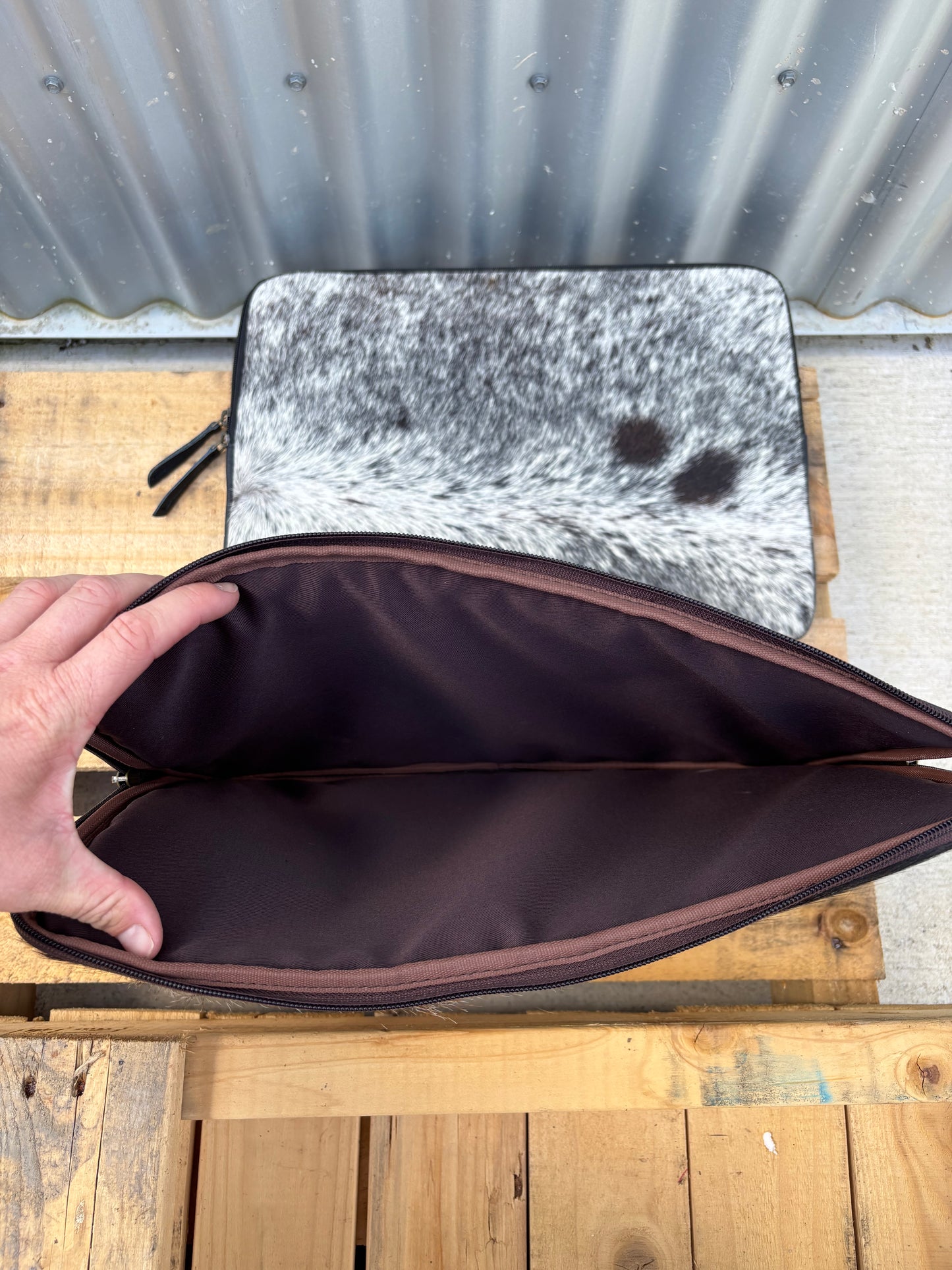 AE9261 Wilder Cow Hide Leather Laptop Case