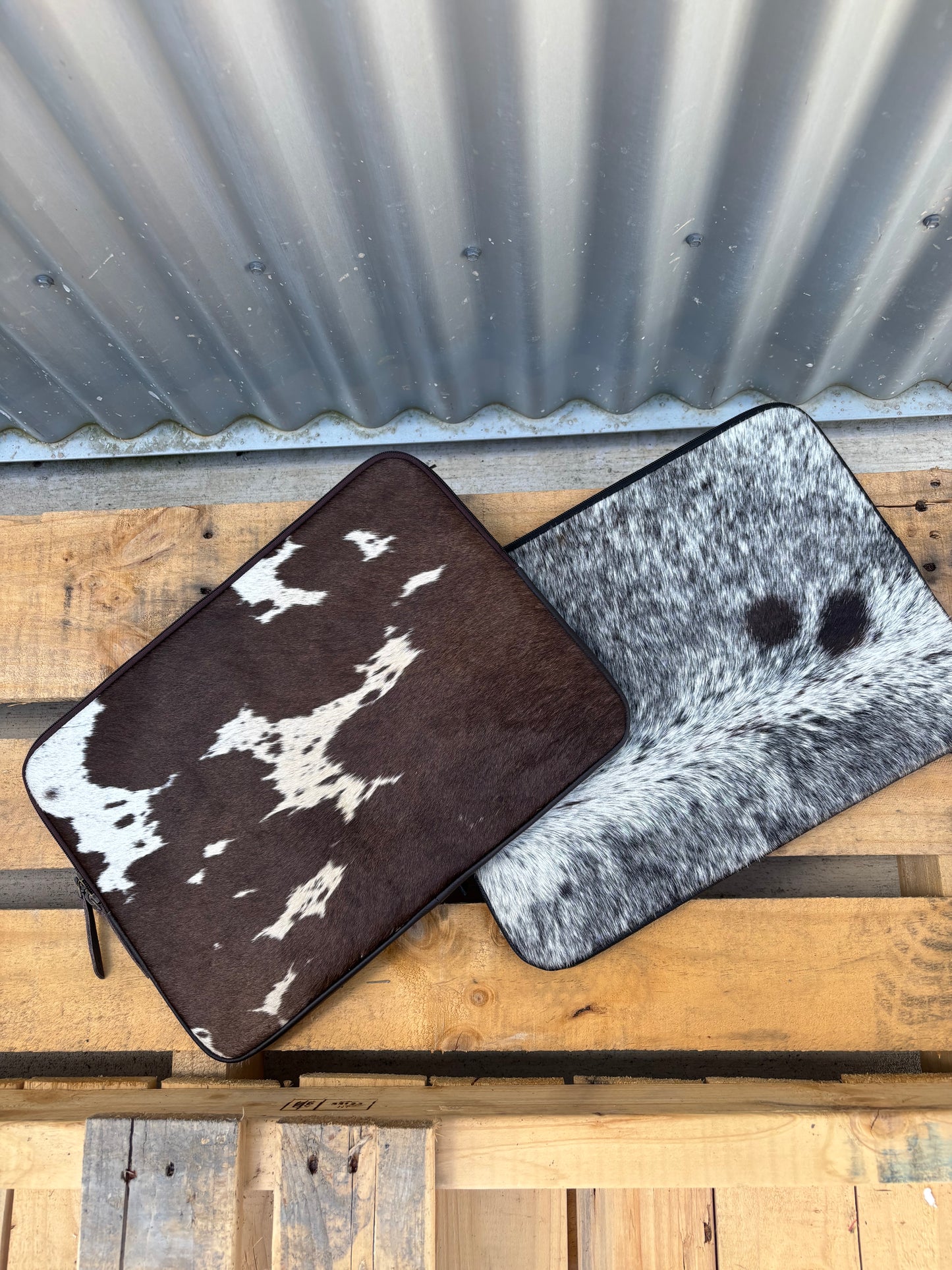 AE9261 Wilder Cow Hide Leather Laptop Case