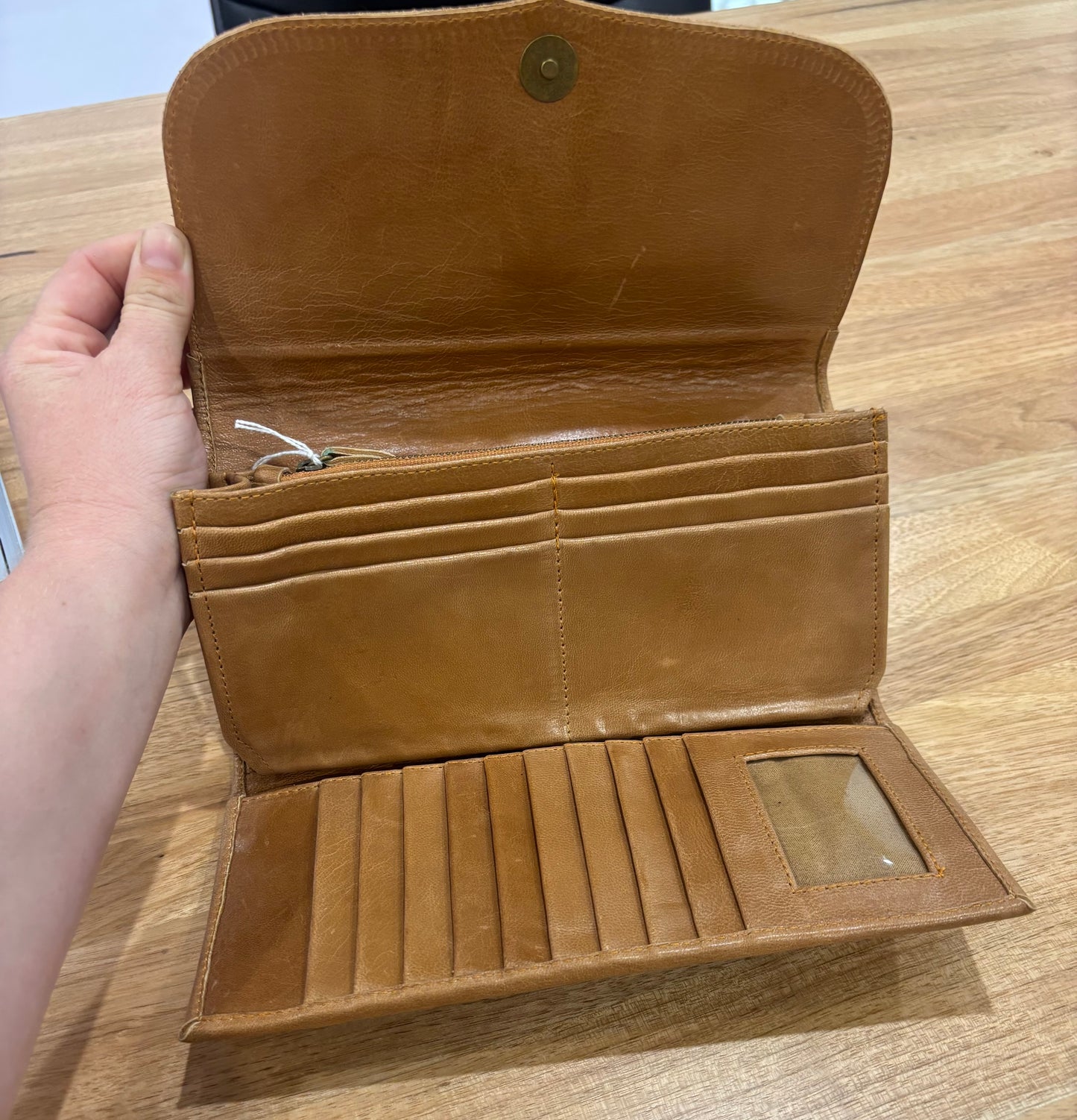 28663 USA Mystique Clutch Tan