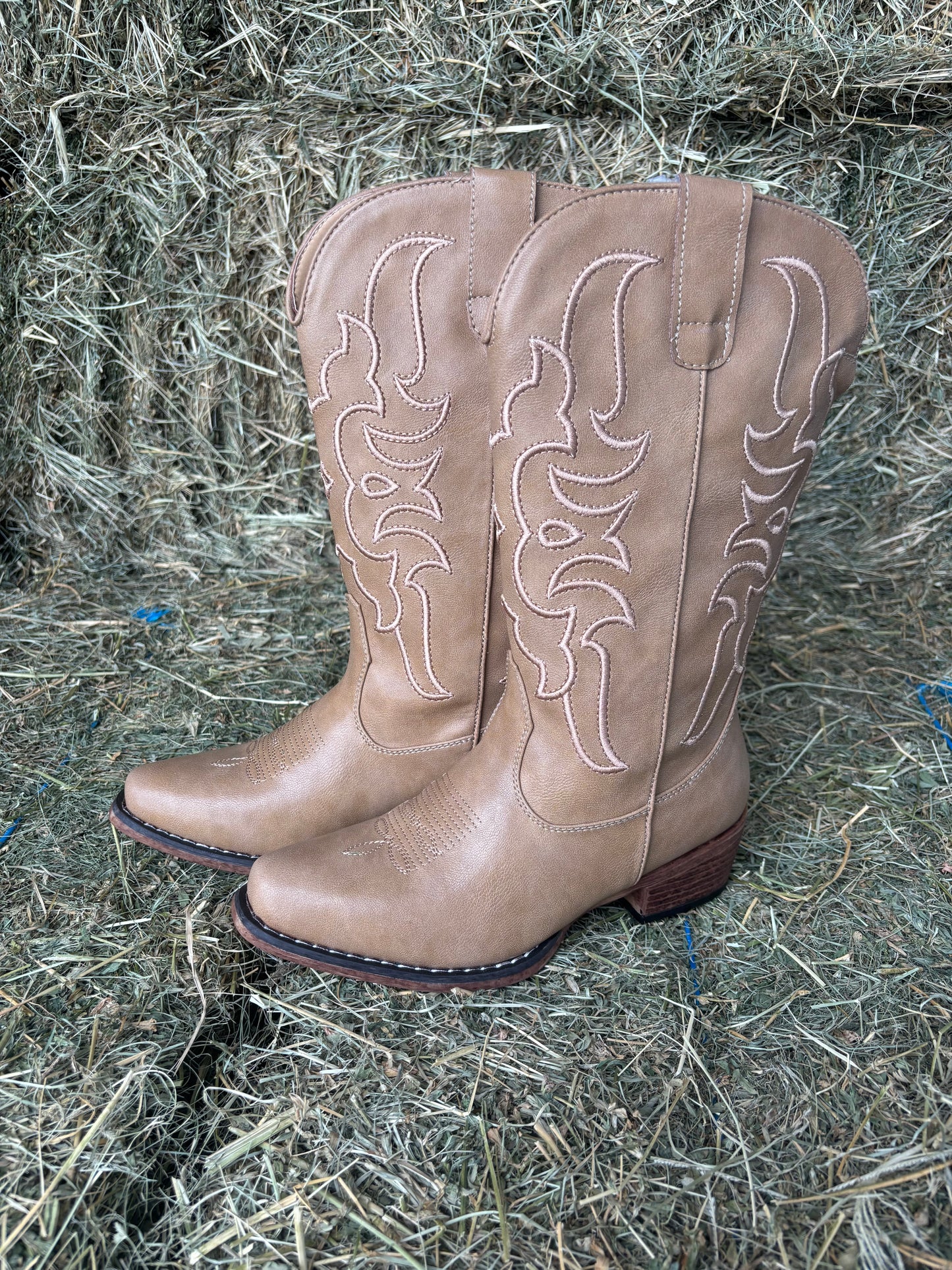 09-021-1566-3683 Roper Women's Riley Flextra Cord Beige Tan