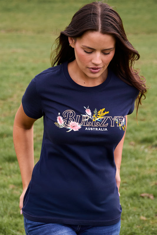 B5S2503460 Bullzye Women's Bindi SS Tee