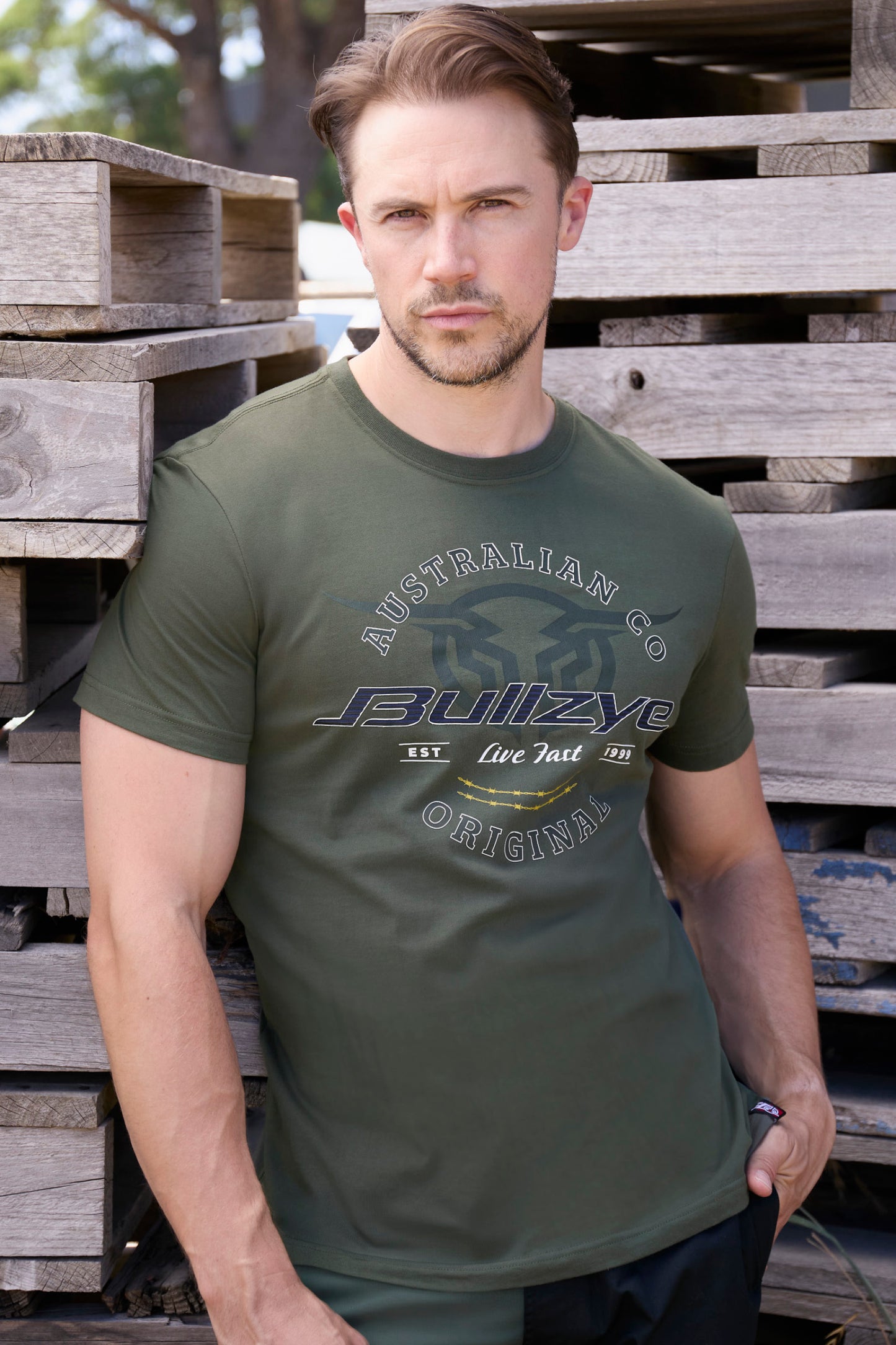 B6W1503506 Bullzye Men's Live Fast Tee Green