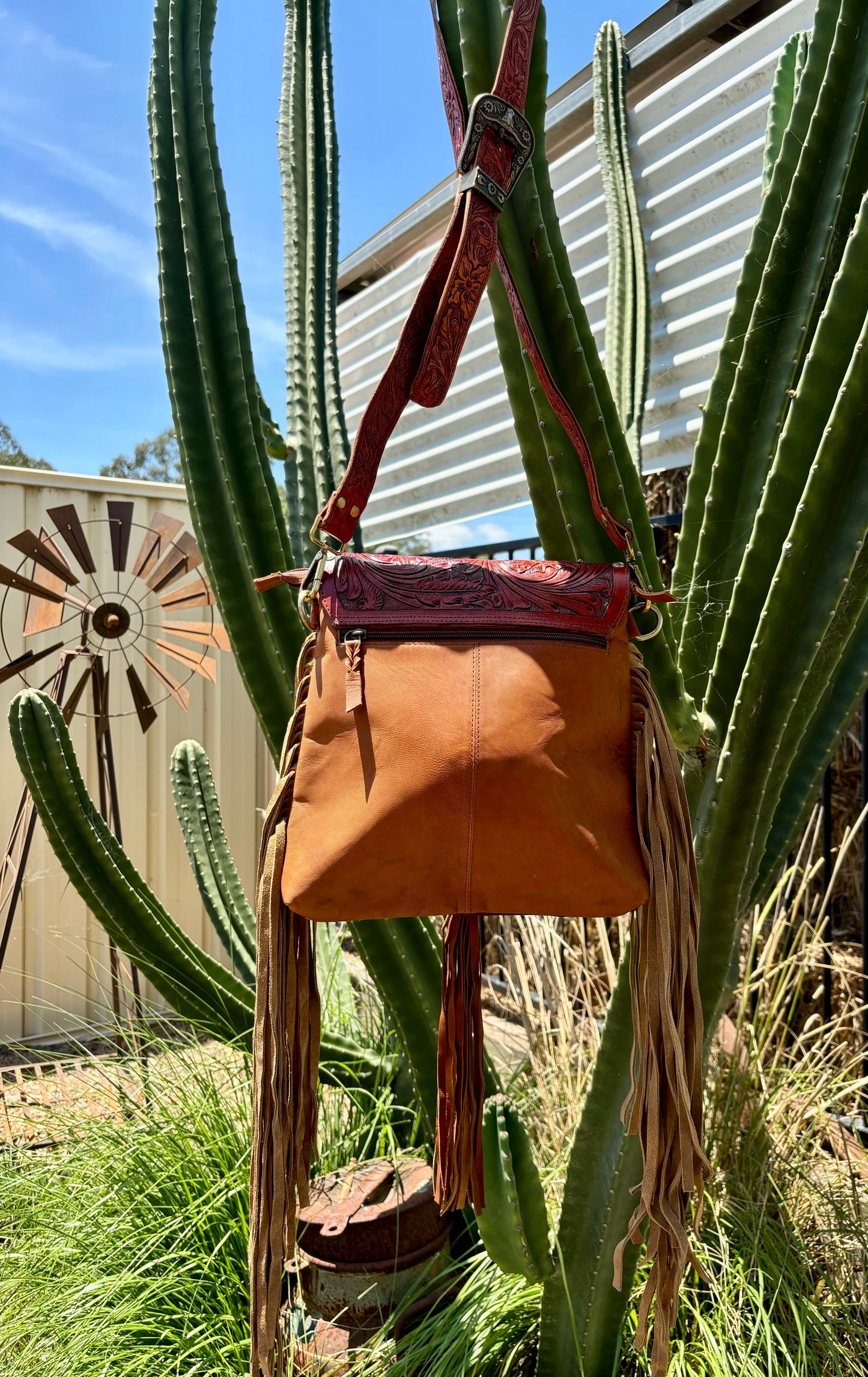 35318 Iger Tassel Hide Crossbody