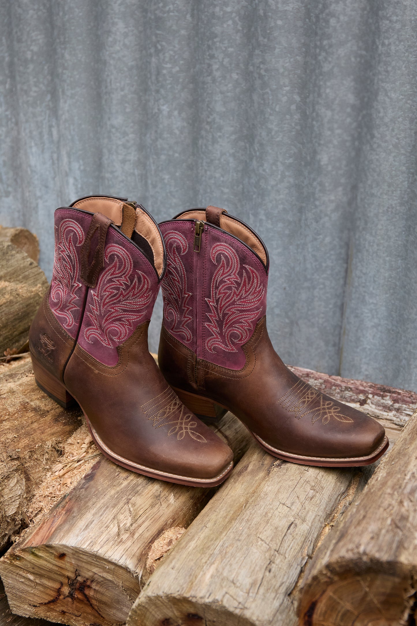 PCP28523 Pure Western Vegas Boot Oily Brown/Plum