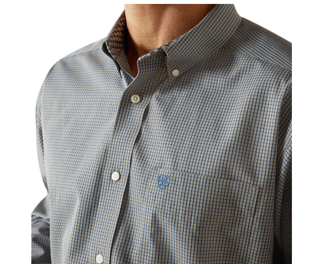 10062232 Ariat Men's Wrinkle Free Clayton LS Shirt Light Grey