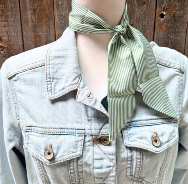 TW127 Cowgirl Necktie Green & White Skinny Mini Wild Rag