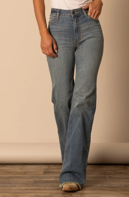 WJE0000008 Kimes Ranch Women's Olivia Light Wash Jeans 32L