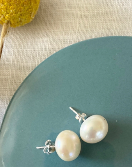 MEDST Freshwater Pearl Stud Earrings Size Medium