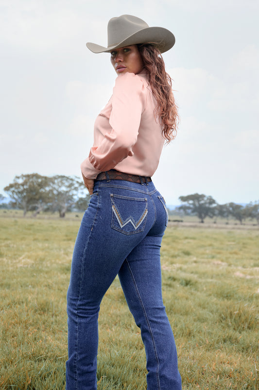 XCP2255534 Wrangler Women's Laura HR Boot Cut Jean Wild Indigo